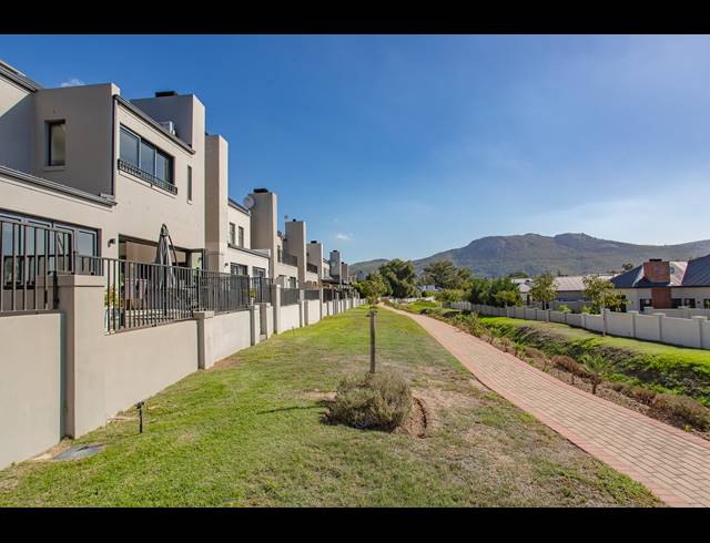 3 BEDROOM FREEHOLD FOR SALE IN KLEINE PARYS 2